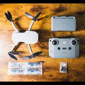 DJI MINI 2 4K Drone WITH 3x Batteries & replacement Blades (CARRY BAG INCLUDED)